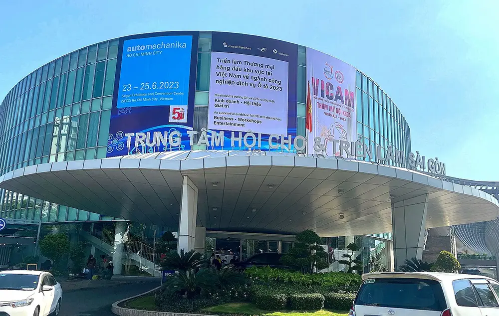 Luxfighter Car світлодіодна фара 2023 Automechanika Ho Chi Minh City