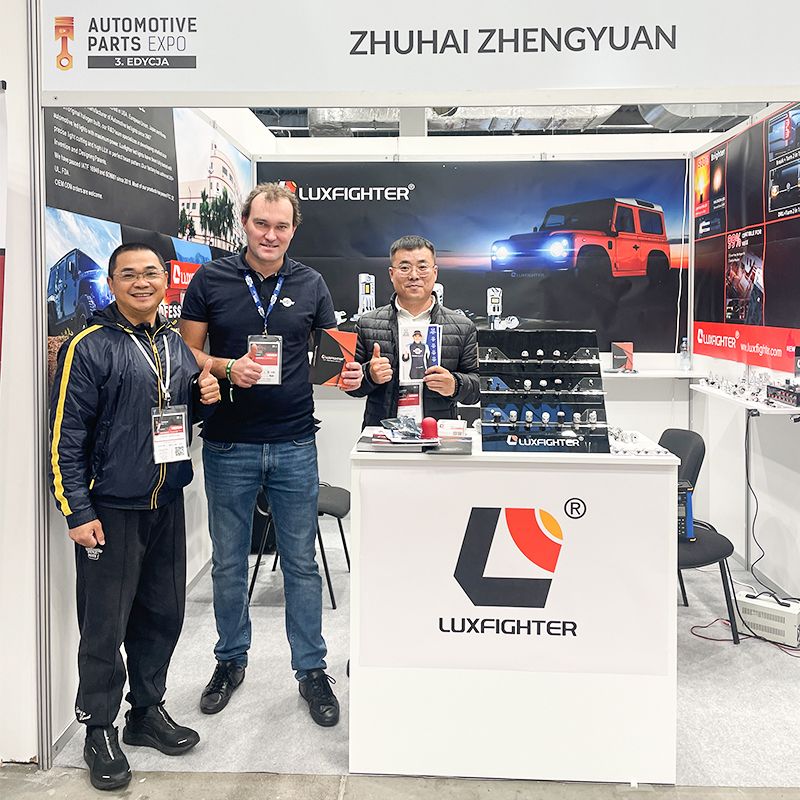 Світлодіодні фари та протитуманні фари LUXFIGHTER AUTOMOTIVE PARTS Expo отримали широке визнання